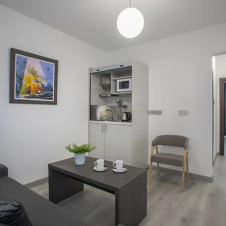 Petrou Bros Szálloda *