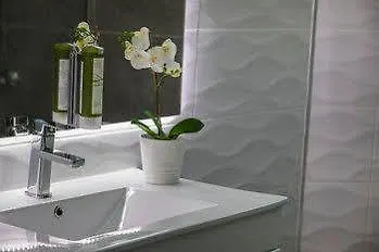 Petrou Bros * ラルナカ