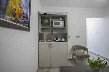 Petrou Bros * ラルナカ