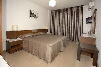 Petrou Bros * ラルナカ