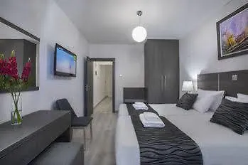 Petrou Bros * ラルナカ