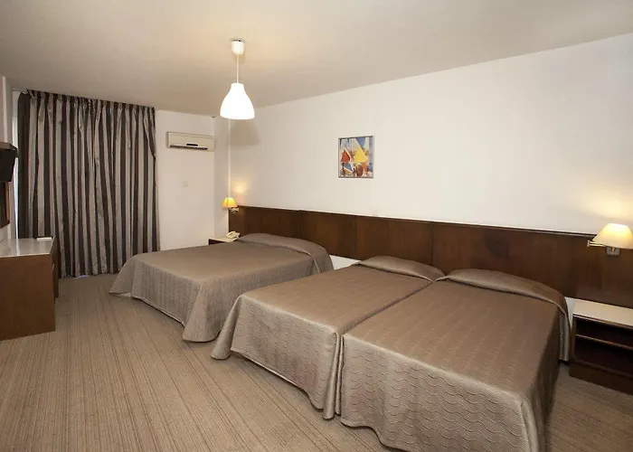 ホテル Petrou Bros ラルナカ