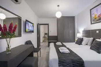 Petrou Bros * ラルナカ