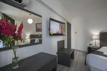 Petrou Bros * ラルナカ