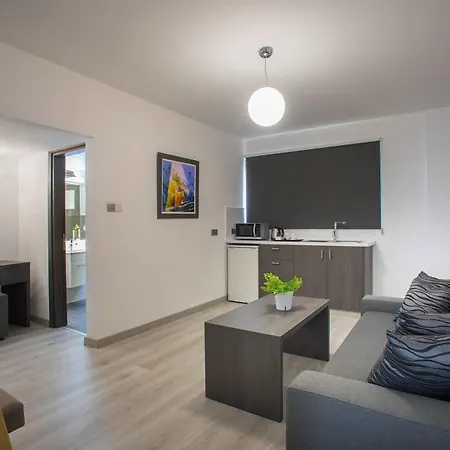 ホテル Petrou Bros ラルナカ