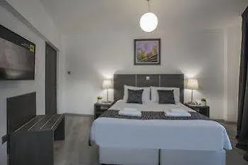 Отель Petrou Bros *