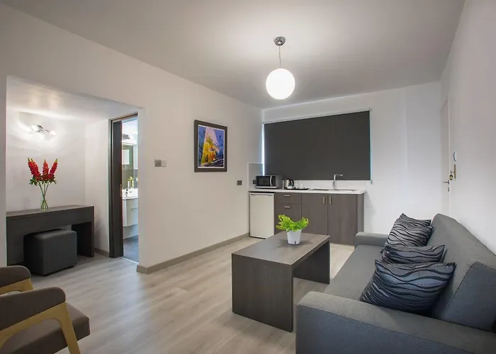 Отель Petrou Bros Ларнака