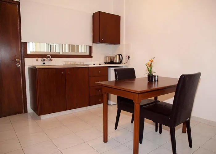 Petrou Bros Отель Ларнака