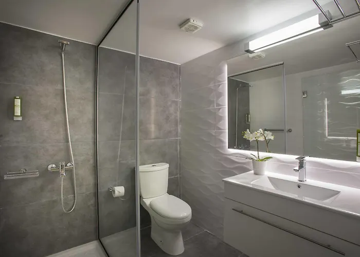 Отель Petrou Bros *