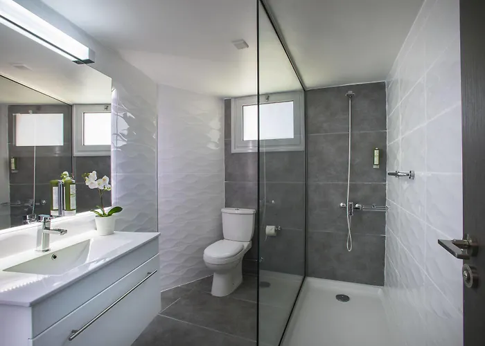 Petrou Bros Отель Ларнака