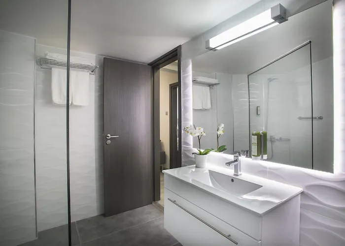 Petrou Bros Отель *